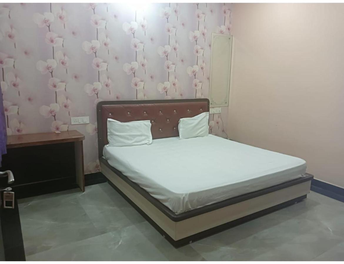 Shivam Hotel, Gorakhpur Eksteriør bilde