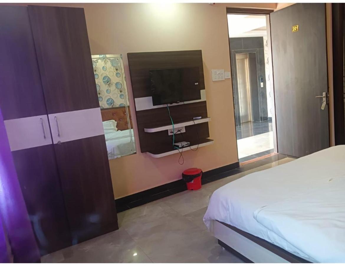 Shivam Hotel, Gorakhpur Eksteriør bilde