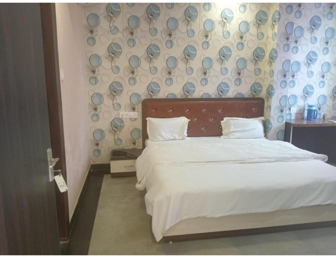 Shivam Hotel, Gorakhpur Eksteriør bilde